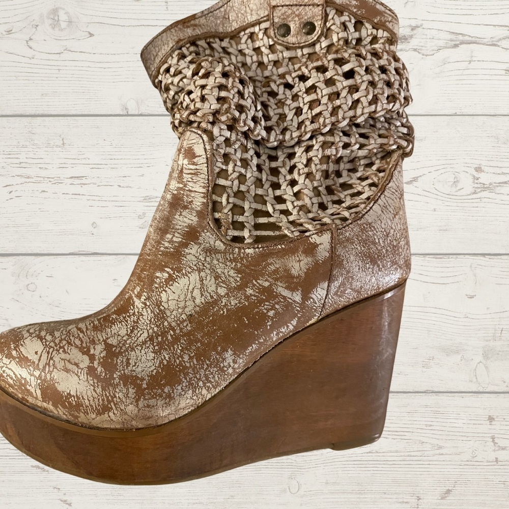 Bedstu Brown/ White Cobbler Series Slouchy Distressed Wedge Ankle Boots Leather - Picture 4 of 13